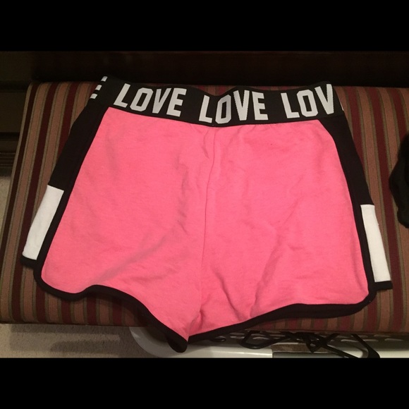 Women’s shorts - Picture 3 of 3